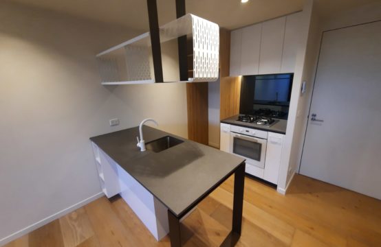 Pret a Porter! This Beautiful 1-Bedroom Plus Study is the Latest in Fashionable Living!
