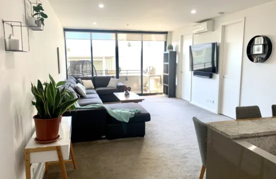 Spacious, Stylish and Only Steps from the Bay!!!
