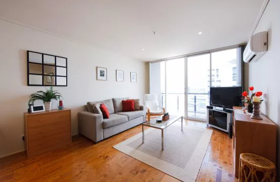 Stunning and Spacious UNFURNISHED CBD Apartment!