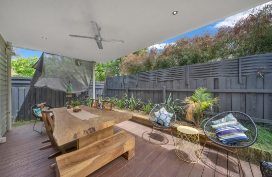 Fully Furnished Executive Bayside Retreat