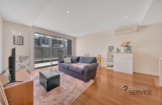 Lux Living Within Metres of Cosmopolitan Sydney Road!
